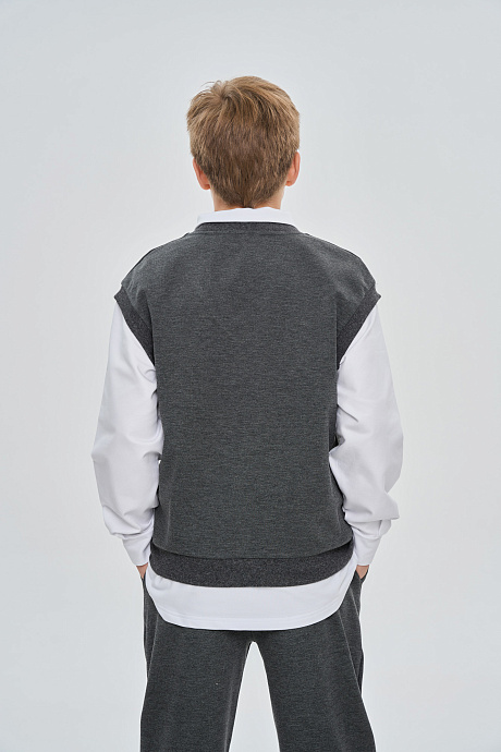 Базовый жилет с нашивкой