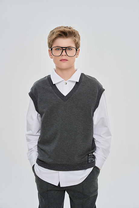 Базовый жилет с нашивкой