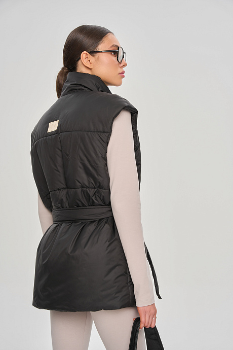 Жилет утепленный с поясом